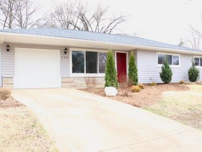 128 Embassy Ln, Saint Louis, MO, 63122