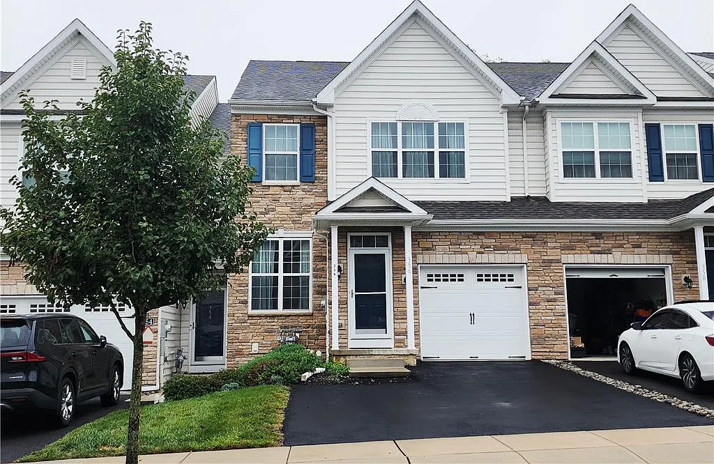 3 bed, 2.5 bath, 2575 sqft, $2,950 — Photo 2