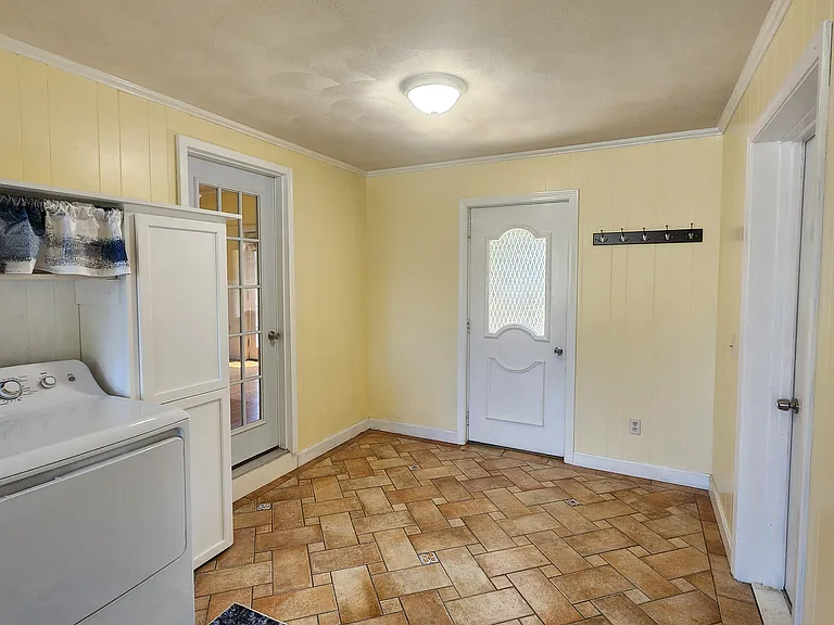 35 Fairview Ave #1 — Photo 3