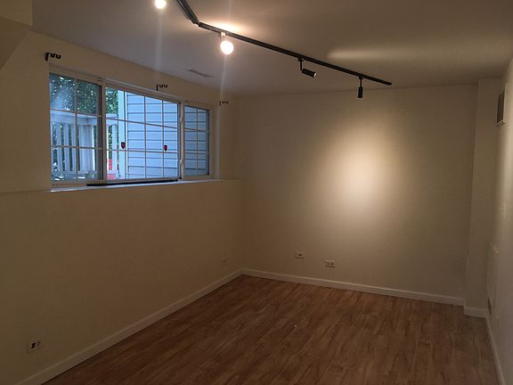 4th image of 318 W Whispering Oaks Ln
