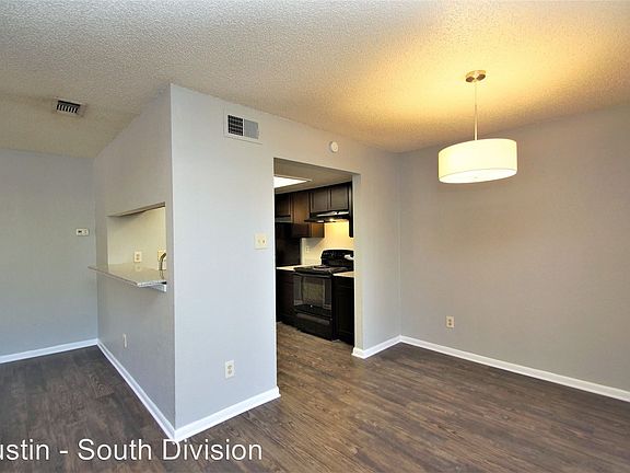 3rd image of 2612 Gwendolyn Ln APT A