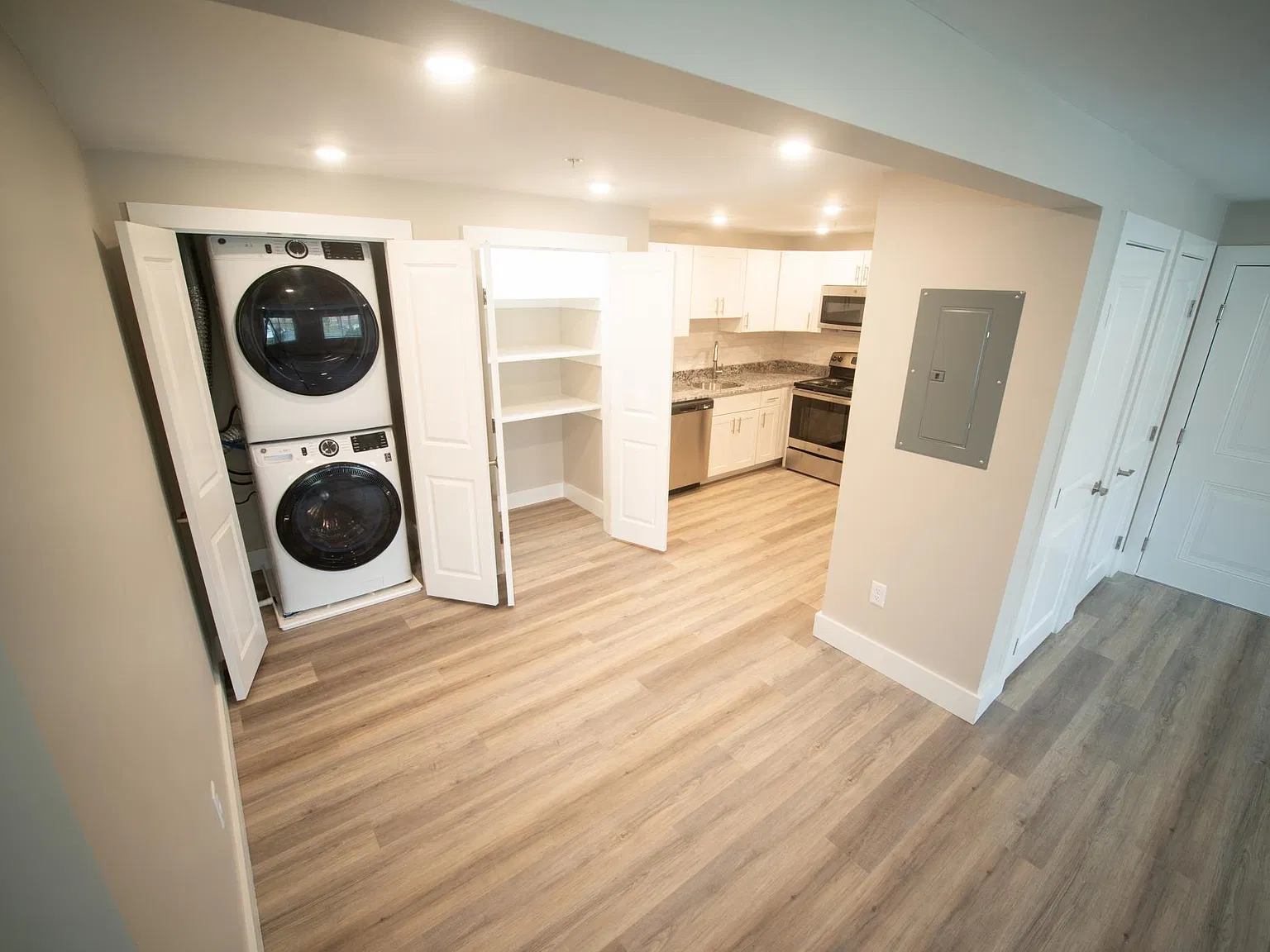 2 bed, 950 sqft, $2,495 — Photo 1