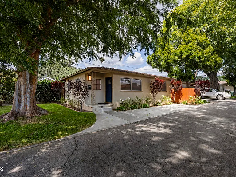 420 Violet Ave — Photo 3