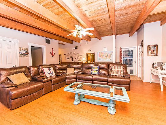 Pass through window to kitch