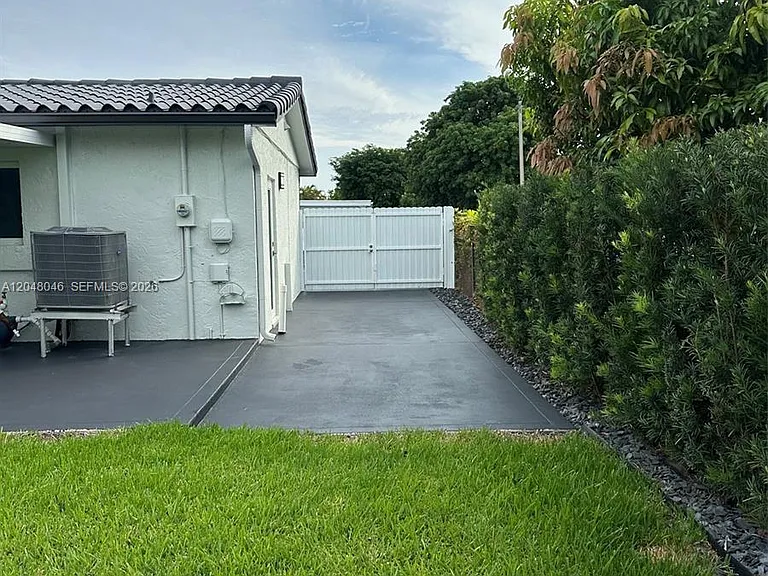 10790 SW 66th Dr — Photo 21