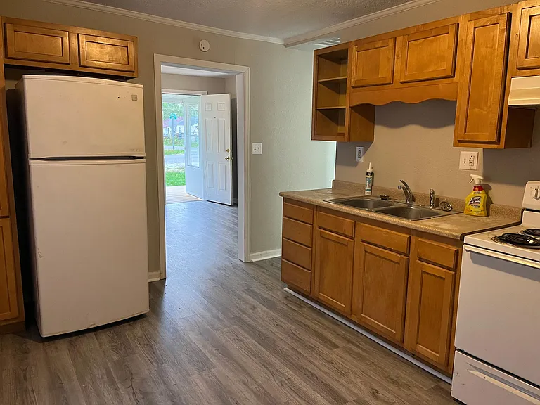 1625 E Waid Ave — Photo 5