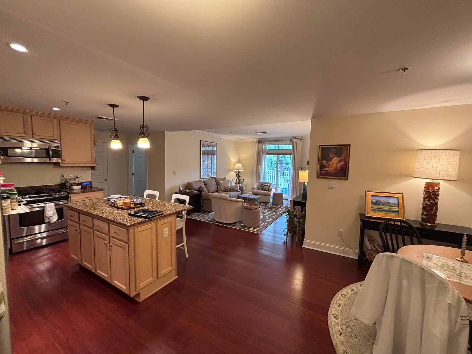 1 bed, 896 sqft, $2,850 — Photo 3