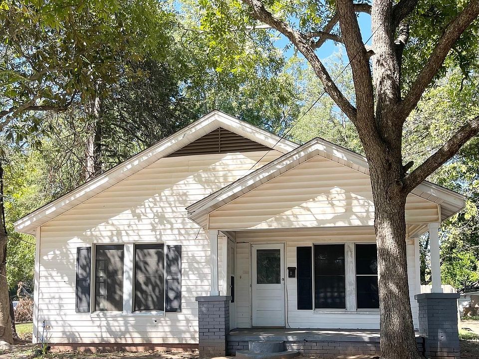 1st image of 210 W Goliad Ave