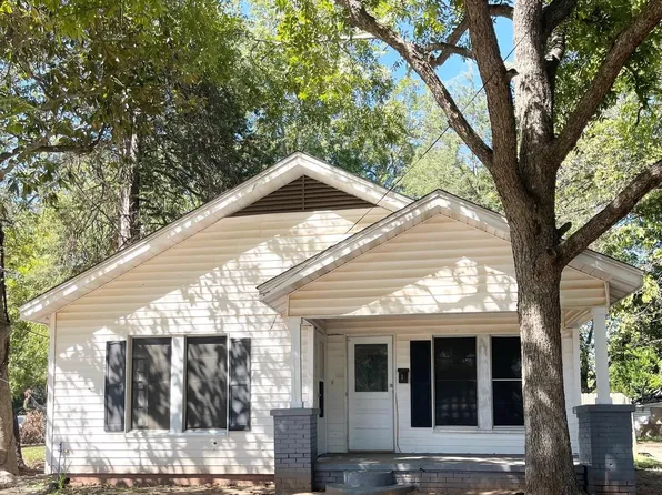 210 W Goliad Ave, Crockett, TX 75835