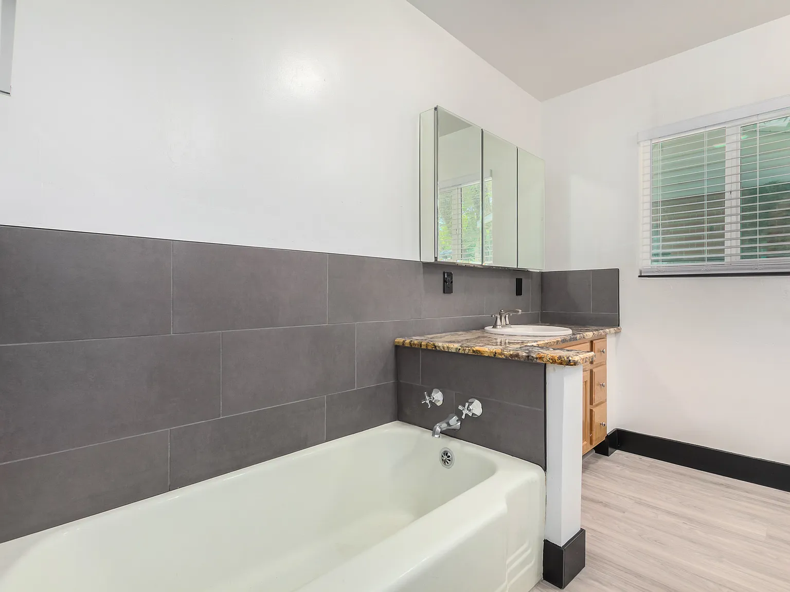 4 bed, 1780 sqft, $1,100 — Photo 3