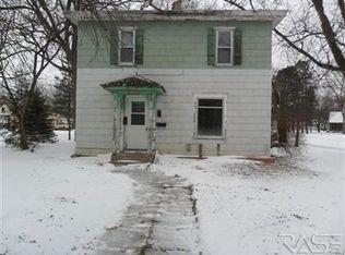 103 S Liberty Ave, Madison, SD 57042