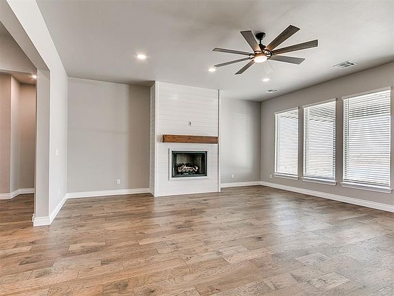 5th image of 973 Hadley Ln