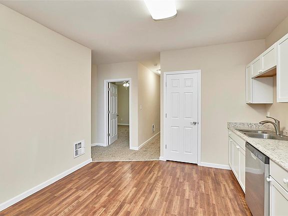 3rd image of 4654 Tyrolean Ave
