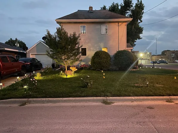 97 N Waterville Ave, Le Center, MN 56057