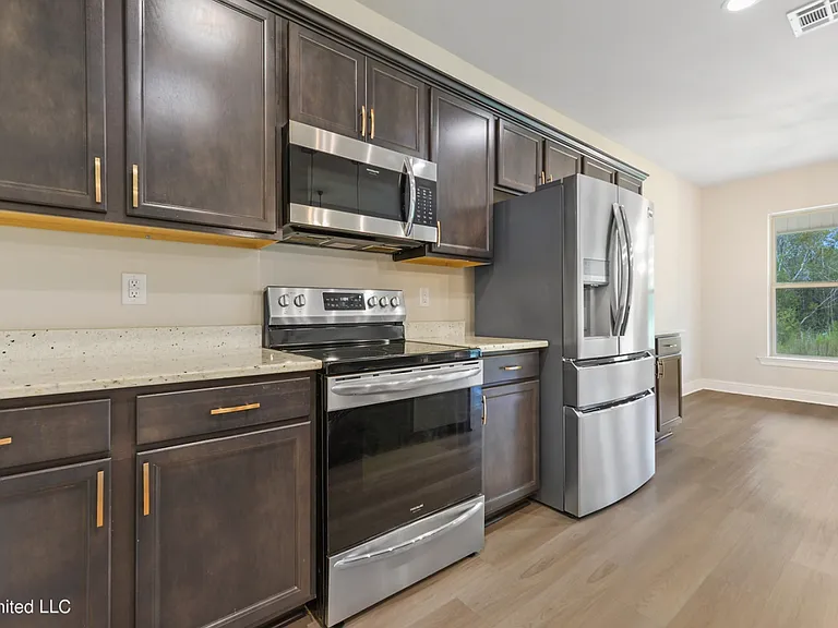 3766 Hamilton Dr — Photo 7