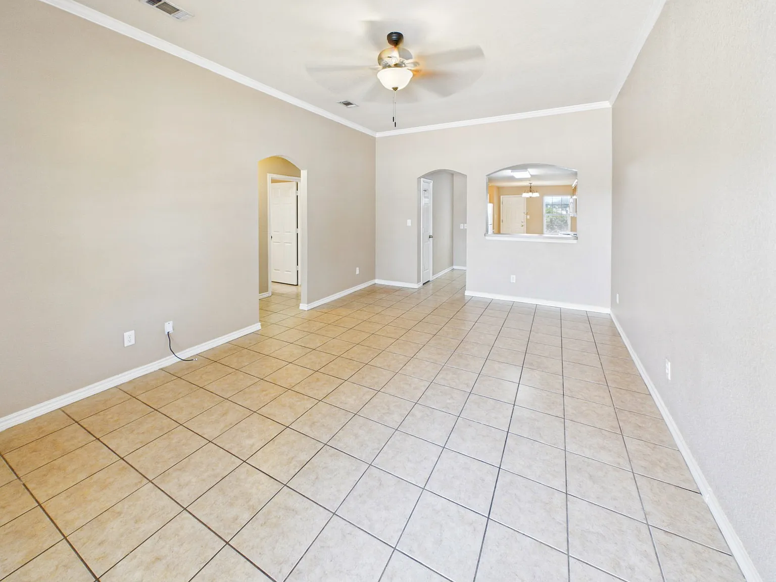 3 bed, 3.0 bath, 1550 sqft, $1,595 — Photo 3