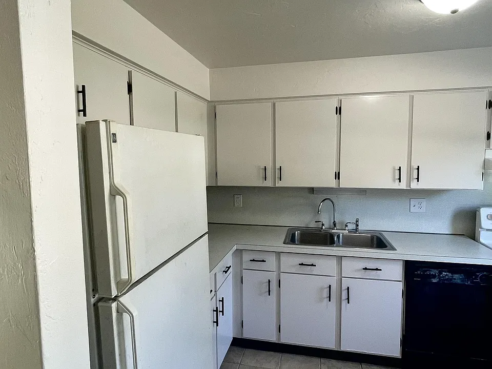 Kitchen ( refrigerator, stove, dishwasher included)
