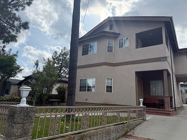 House with Front Yard View