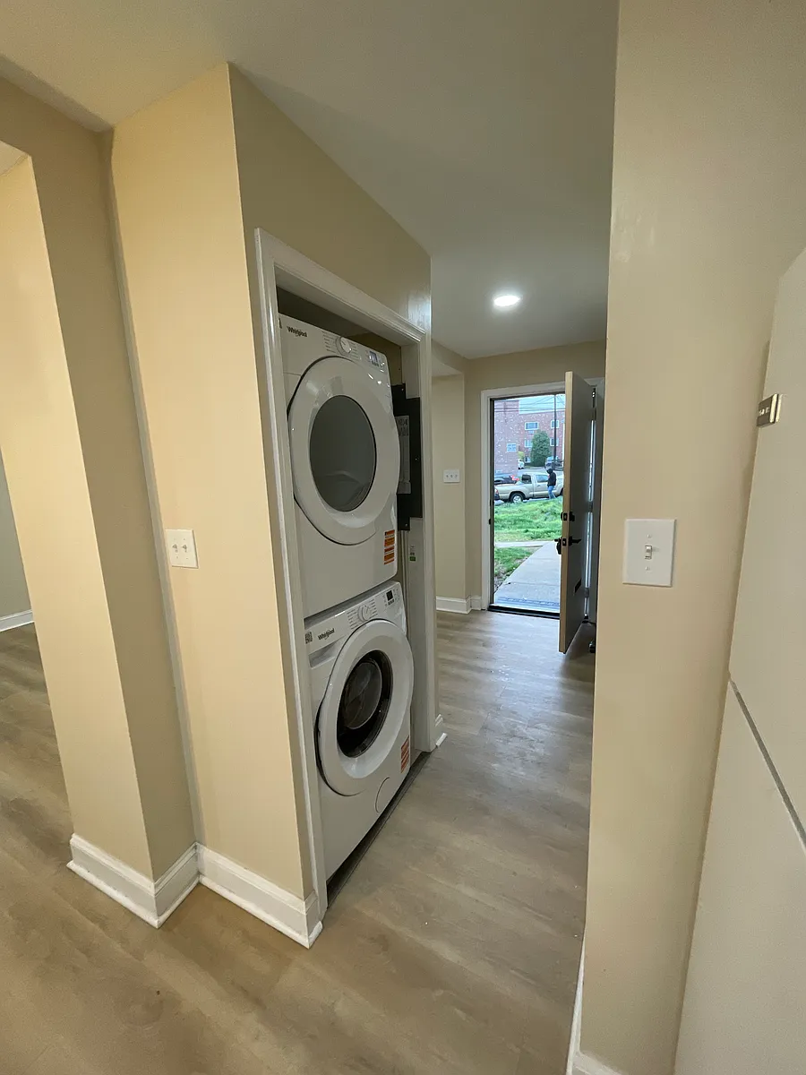 Building Photo - 7015 Ridge Ave #1