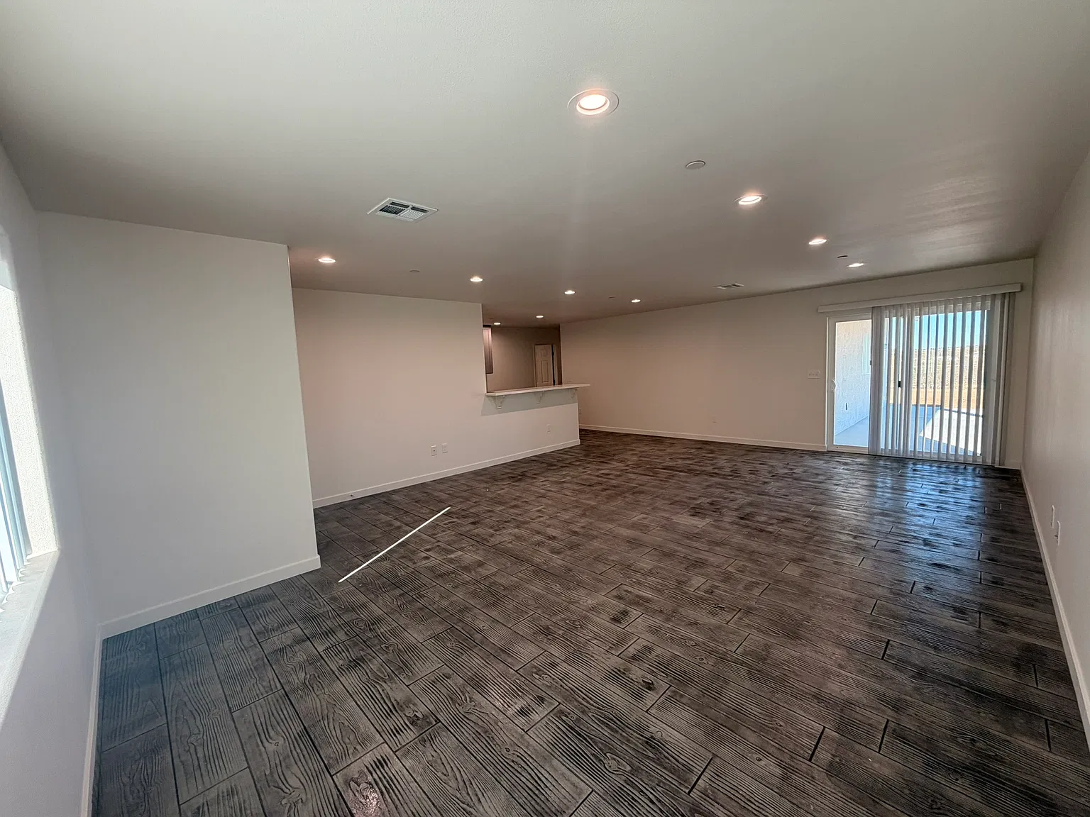 3 bed, 1581 sqft, $2,300 — Photo 4