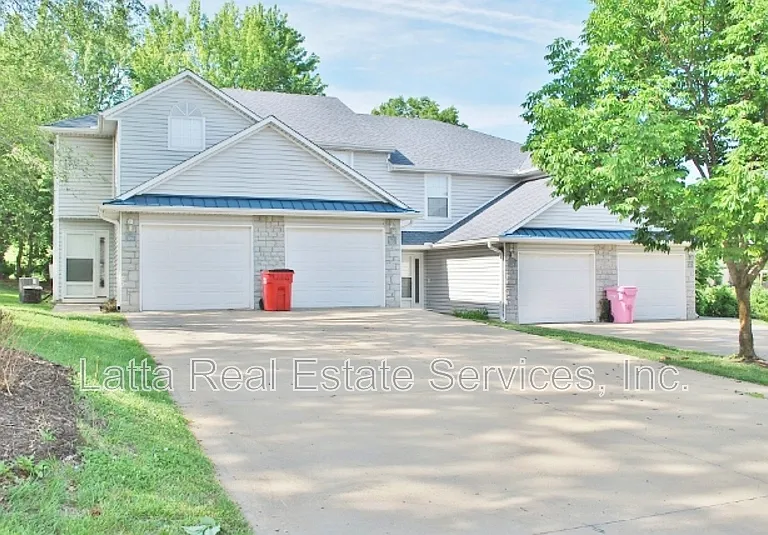 3210 SW Iron Creek Dr — Photo 1