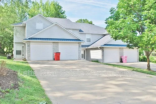 3210 SW Iron Creek Dr Photo 1