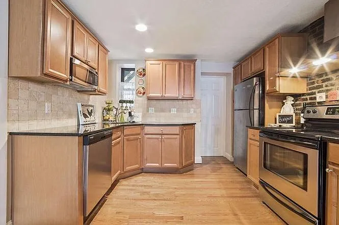 2 bed, 622 sqft, $3,000 — Photo 4