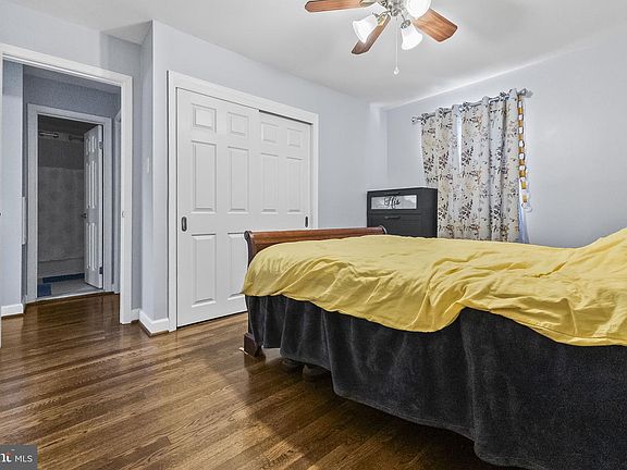 4th image of 5925 Berwyn Rd