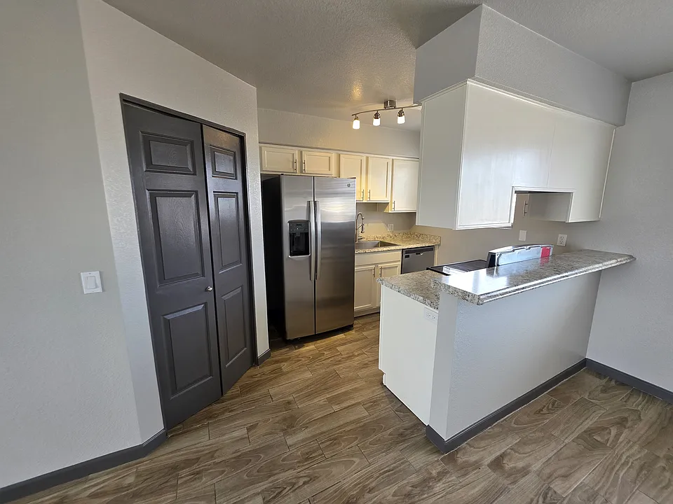 1462 E 28th Ave #4