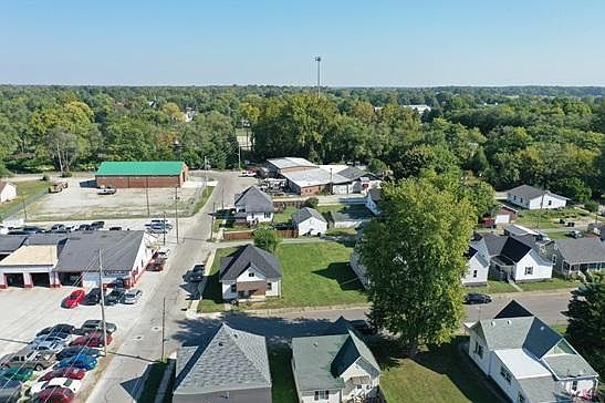 5th image of 702 Indiana Ave