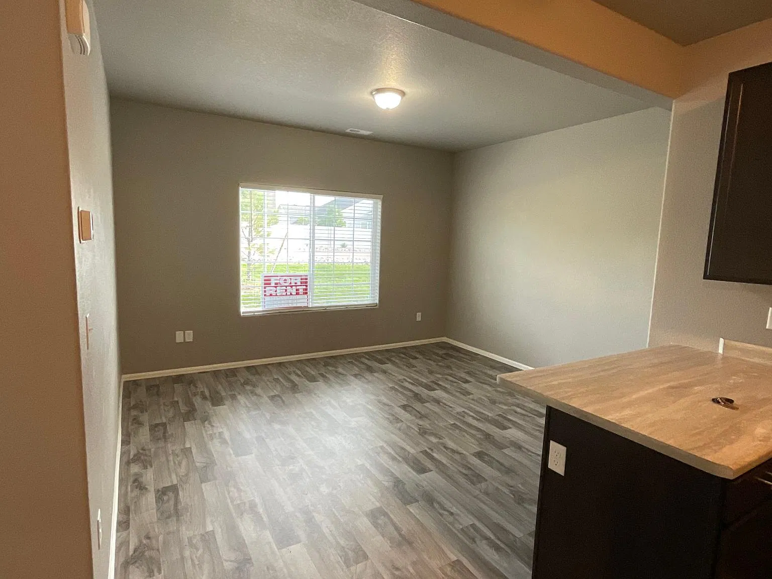 3 bed, 2011 sqft, $2,050 — Photo 3
