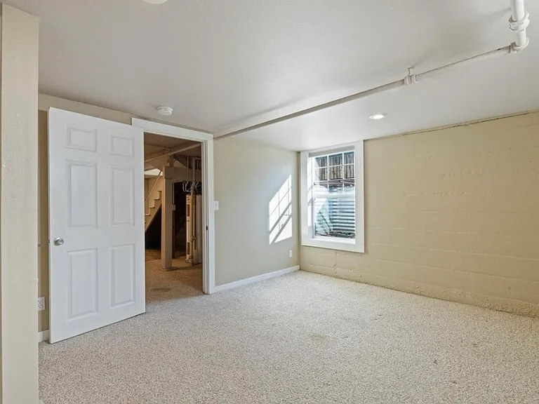 521 E Cherry St — Photo 21