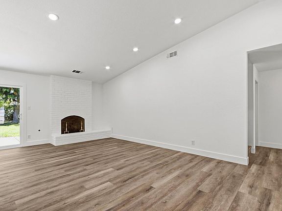 4th image of 3310 Monte Vista Ave