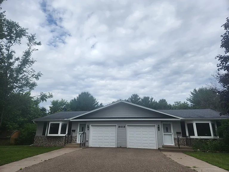 3013 SW Schabacker Ct — Photo 1
