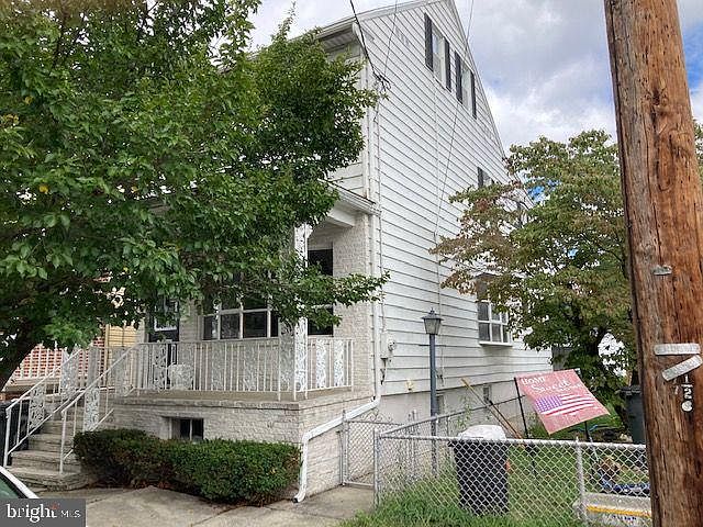 1st image of 210 Jackson St