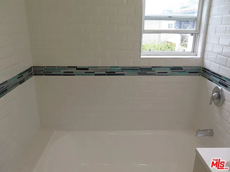 2221 Ocean Park Blvd #5 — Photo 14