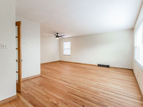 5th image of 5005 Winona Ave #A