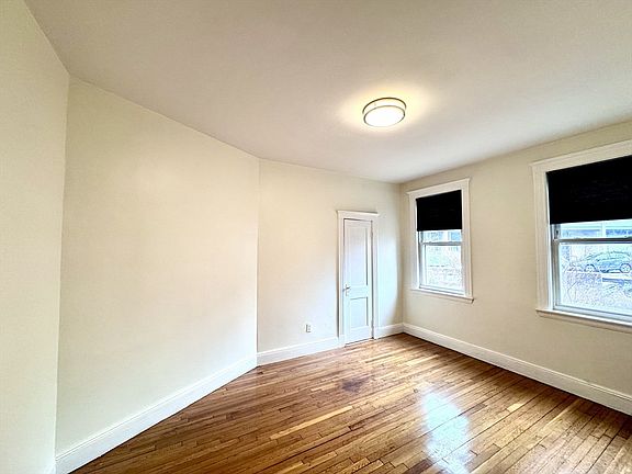 2nd image of 28 Sidlaw Rd APT 2