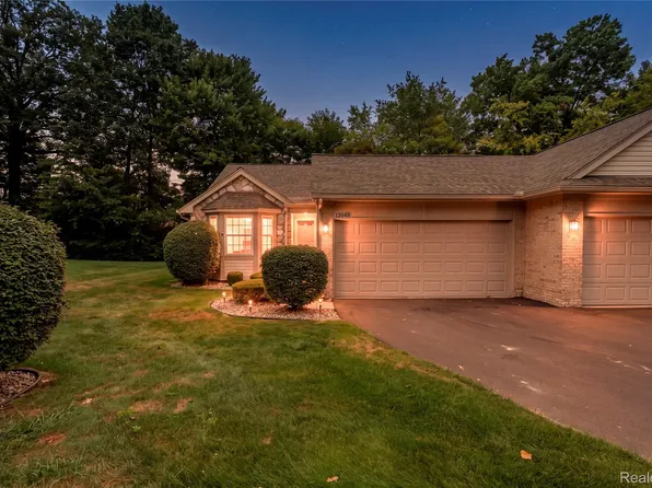 12045 Hickory W, Utica, MI 48315