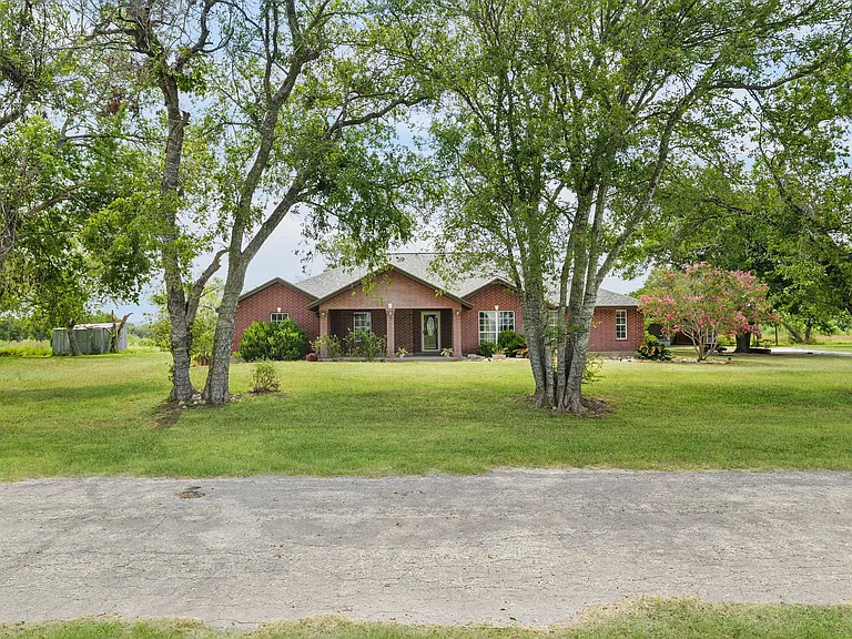 135 County Road 4519 — Photo 1