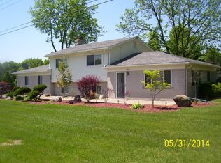 28015 Pontiac Trl, South Lyon, MI