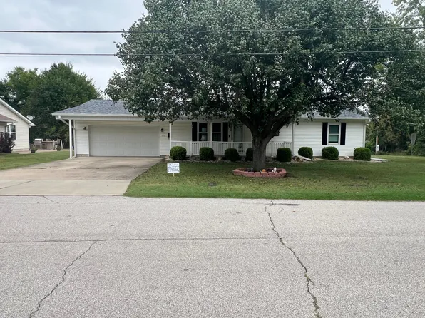 302 Roosevelt Ave, Warrenton, MO 63383