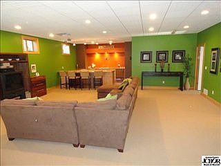 4th image of 221 Manor Ct S