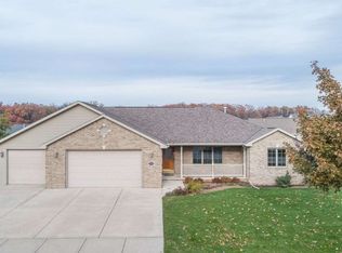 3559 Glen Abbey Dr, Green Bay, WI 54311