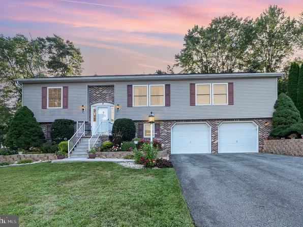 7 Liberty Dr, Mount Holly Springs, PA 17065