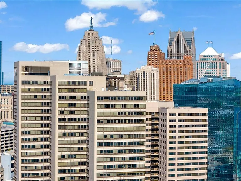 Riverfront Towers — Photo 12