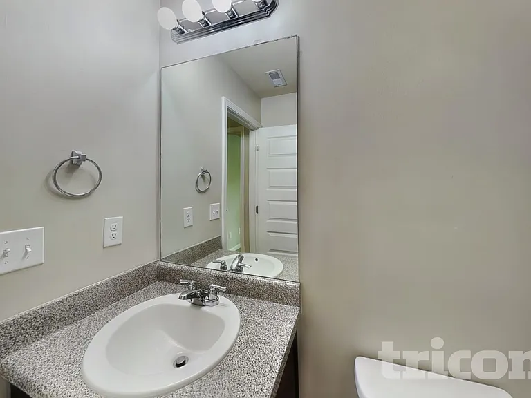 1095 Lear Dr — Photo 13