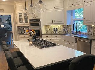 890 Pine Grove Pointe Dr, Roswell, GA 30075