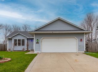 2236 Riverwoods Ave, Des Moines, IA 50320