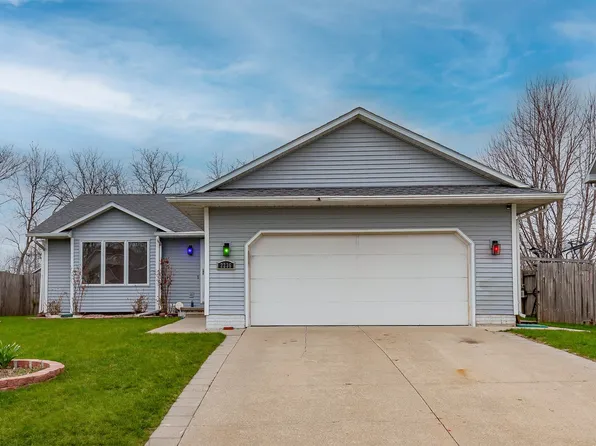 2236 Riverwoods Ave, Des Moines, IA 50320